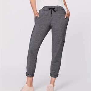 LULULEMON On The Fly Pant 28" Heathered Black Womens 6 / Small Athletic Workout